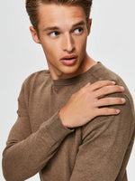 Lade das Bild in den Galerie-Viewer, SELECTED | LANGARM STRICKPULLOVER BERG | Teak