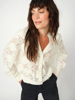 Lade das Bild in den Galerie-Viewer, Mos Mosh | Monia Yen Lace Hemdbluse | 180 ecru