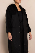 Lade das Bild in den Galerie-Viewer, Zhrill | ZHFAY Mantel | 117 Black