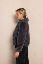 Lade das Bild in den Galerie-Viewer, Zhrill | DARA - Jacke kurz | 100 Anthra