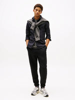 Lade das Bild in den Galerie-Viewer, Tommy Jeans | Slim Fit Hemd mit Stretch | schwarz