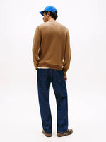 Lade das Bild in den Galerie-Viewer, Tommy Jeans | Slim Fit Pullover mit Rundhalsausschnitt | GVP Pecan Nut