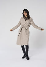 Lade das Bild in den Galerie-Viewer, ONLY | Alvilda Mantel | Simply taupe