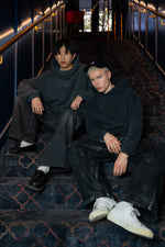 Lade das Bild in den Galerie-Viewer, VfB Stuttgart x Kleinigkeit | Fleece Hoodie mit Logo | Darkgrey