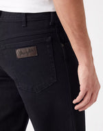 Lade das Bild in den Galerie-Viewer, Wrangler | TEXAS STRETCH - Straight Fit | 004 BLACK OVERDYE