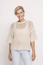 Lade das Bild in den Galerie-Viewer, Zhrill | NARELLE - Lochpullover kurzarm | Sand