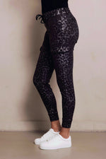 Lade das Bild in den Galerie-Viewer, Zhrill | DAISEY - Casual Hose | Black Leo