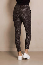 Lade das Bild in den Galerie-Viewer, Zhrill | DAISEY - Casual Hose | Black Leo