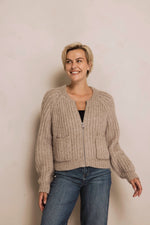 Lade das Bild in den Galerie-Viewer, Zhrill | CORINNA Strickjacke | Sand