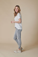 Lade das Bild in den Galerie-Viewer, Zhrill | RAHEL T-Shirt | 272 White