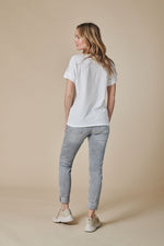 Lade das Bild in den Galerie-Viewer, Zhrill | RAHEL T-Shirt | 272 White