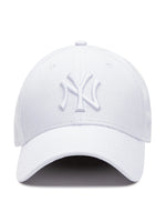 Lade das Bild in den Galerie-Viewer, New Era | NY Yankees Womens Essential 940 Cap | White