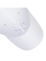 Lade das Bild in den Galerie-Viewer, New Era | NY Yankees Womens Essential 940 Cap | White