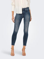 Lade das Bild in den Galerie-Viewer, ONLY | Blush Life Mid Ankle Skinny Fit Jeans | Bluegreyde
