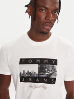 Lade das Bild in den Galerie-Viewer, Tommy Jeans | T-Shirt Regular Fit | YBL ecru