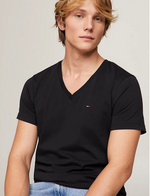 Lade das Bild in den Galerie-Viewer, Tommy Jeans | T-SHIRT MIT V-AUSSCHNITT | 078 schwarz