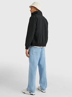 Lade das Bild in den Galerie-Viewer, Tommy Jeans | Essential Jacke mit Flag-Patch | ACI Beige | BDS Black
