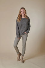 Lade das Bild in den Galerie-Viewer, Zhrill | Pullover Soft Luana | N9001 greymel/jet black
