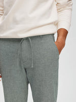 Lade das Bild in den Galerie-Viewer, SELECTED | SLIM FIT TAPERED LINEN HOSE | Skycaptain Oatmeal
