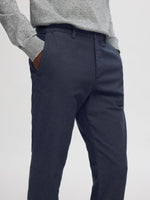 Lade das Bild in den Galerie-Viewer, SELECTED | SLIM FIT BRUSHED CHINO | Darksaphire
