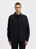 Lade das Bild in den Galerie-Viewer, SELECTED | REGULAR FIT TWILL OVERSHIRT Jackie | Black
