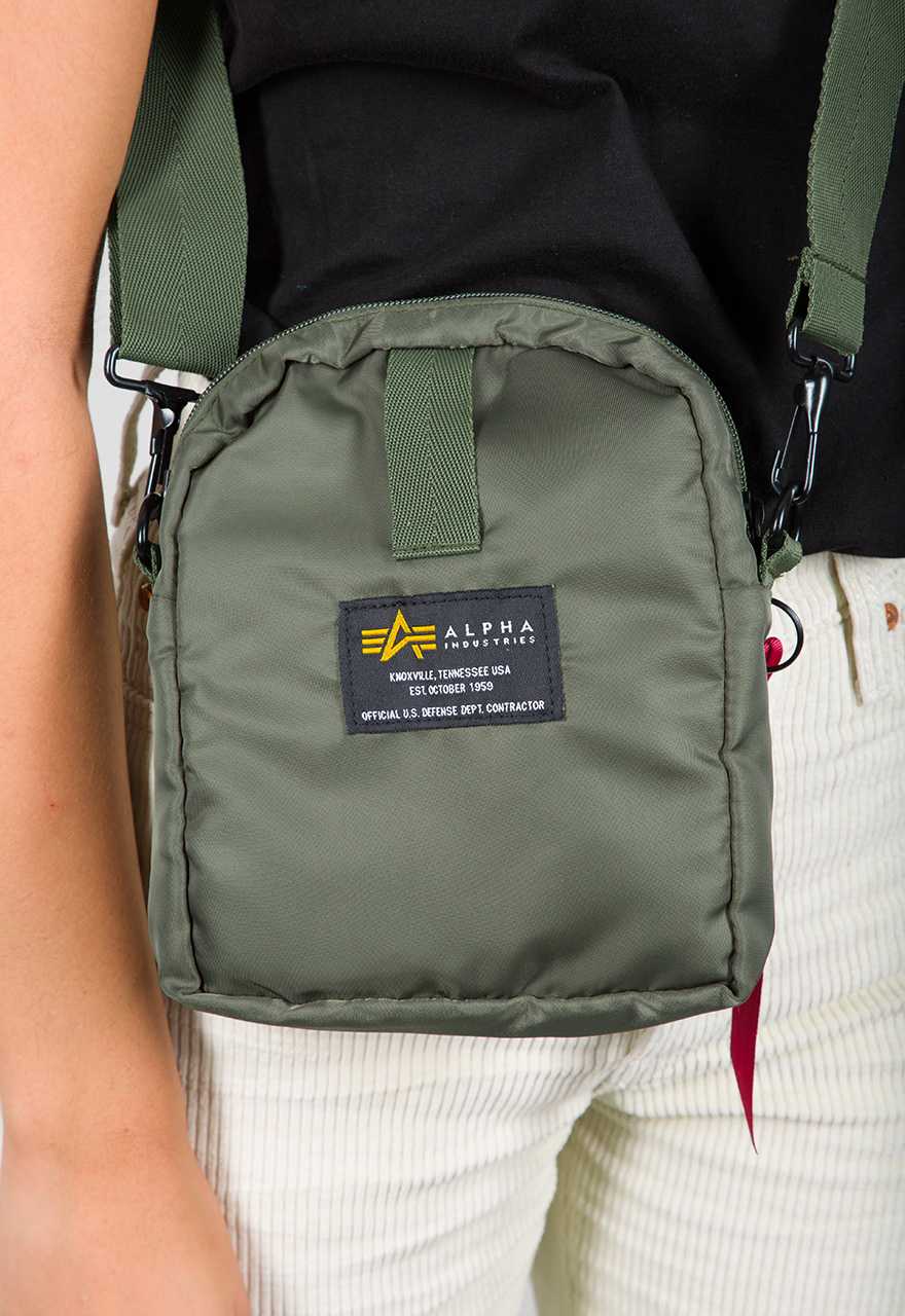 Alpha Industries | Crew Carry Bag  | 03 schwarz | 01 sage green