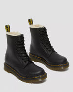 Lade das Bild in den Galerie-Viewer, Dr. Martens | Serena Stiefeletten Mit Kunstfellfutter | black
