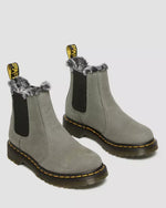 Lade das Bild in den Galerie-Viewer, Dr. Martens | 2976 Leonore Chelsea Boots Mit Kunstpelzfutter | grey
