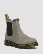 Lade das Bild in den Galerie-Viewer, Dr. Martens | 2976 Leonore Chelsea Boots Mit Kunstpelzfutter | grey
