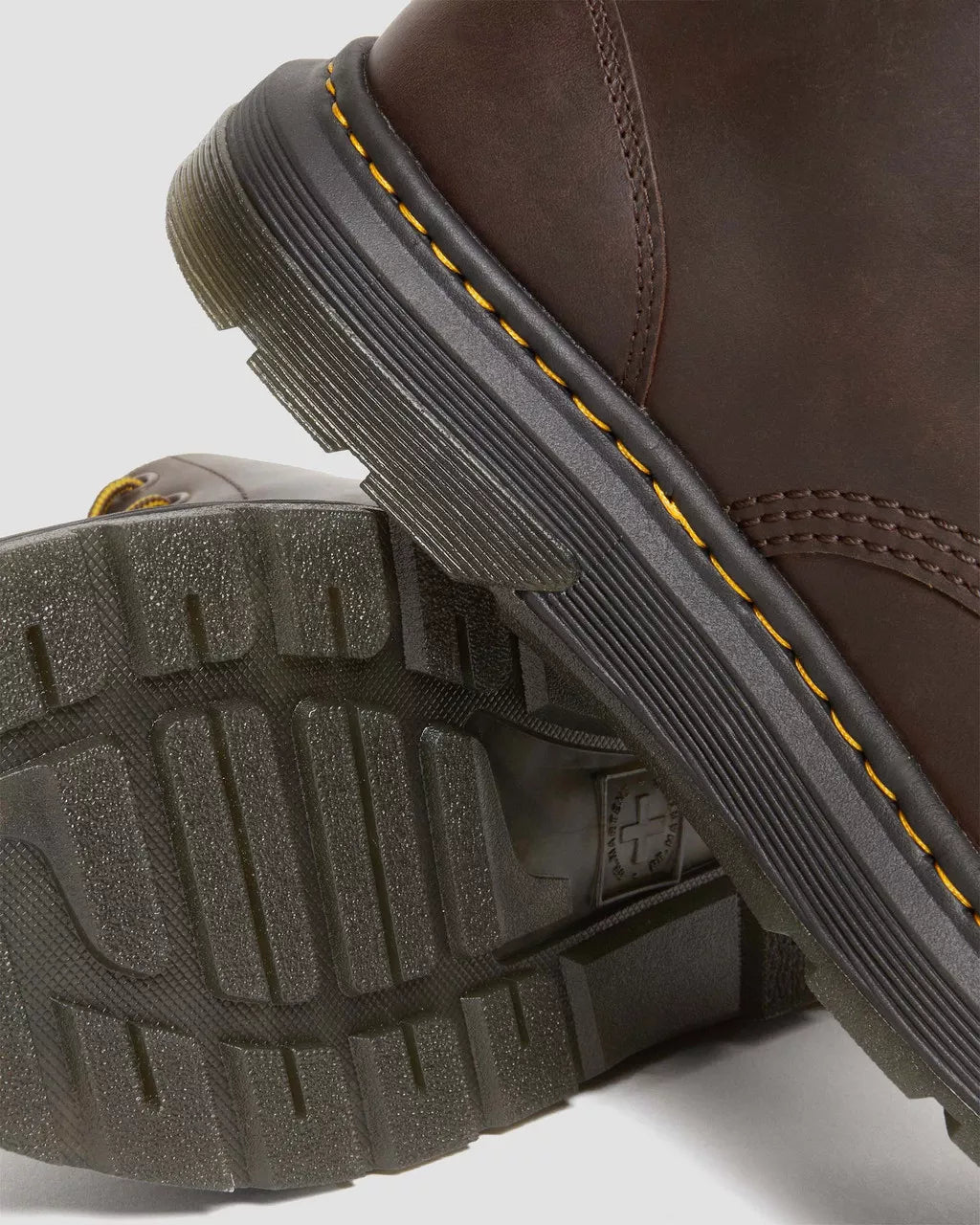 Dr. Martens | Crewson Crazy Chukka Stiefel | Brown