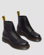 Lade das Bild in den Galerie-Viewer, Dr. Martens |  1460 Pascal Ambassador Leder Schnürstiefel | BLACK
