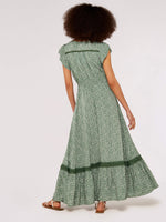 Lade das Bild in den Galerie-Viewer, Apricot | Crochet Maxi dress | 0 GRN
