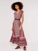 Lade das Bild in den Galerie-Viewer, Apricot |  Paisley Crochet Maxi Dress  | 0 PNK
