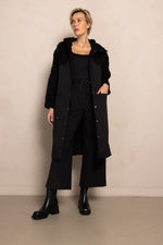 Lade das Bild in den Galerie-Viewer, Zhrill | ZHFAY Mantel | 117 Black
