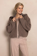 Lade das Bild in den Galerie-Viewer, Zhrill | ZIRA - Jacke kurz  | 264 Taupe
