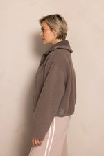 Lade das Bild in den Galerie-Viewer, Zhrill | ZIRA - Jacke kurz  | 264 Taupe
