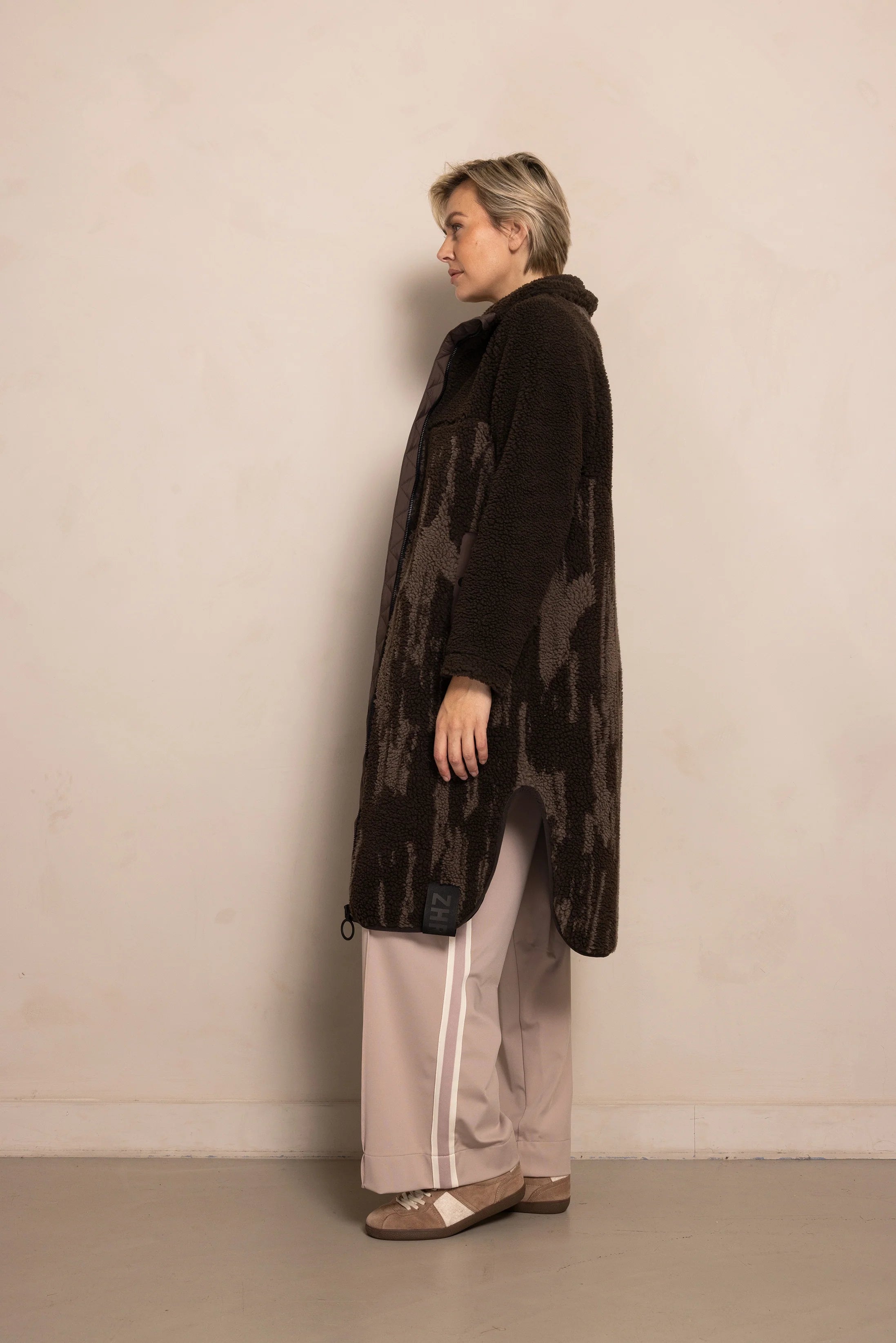 Zhrill | DARA - Teddy Mantel  | 147 Coffee