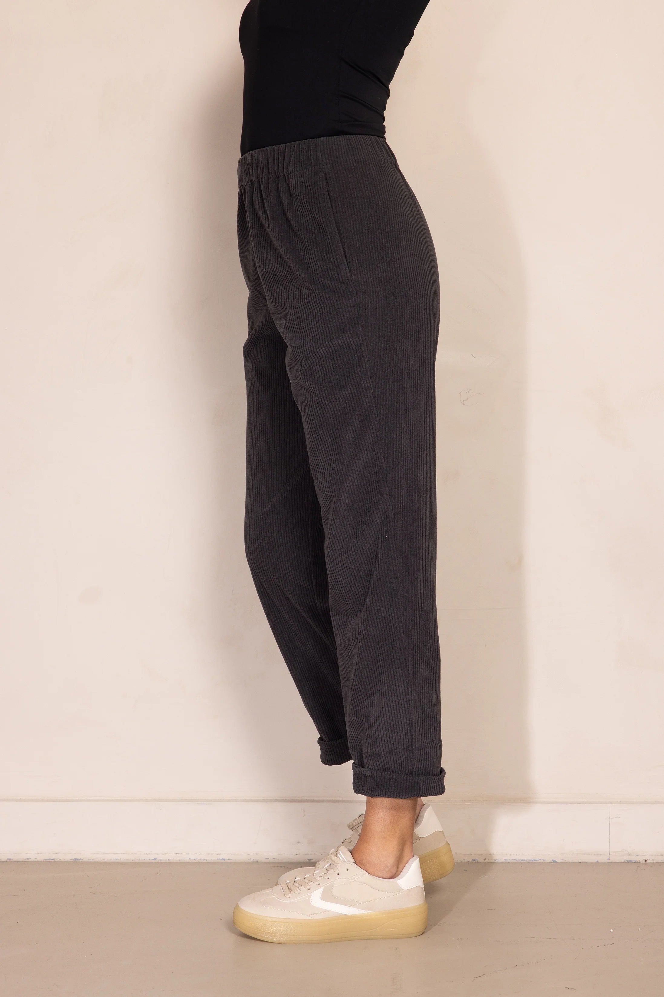 Zhrill | PIA - Cord Hose | 100 Anthra