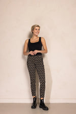 Lade das Bild in den Galerie-Viewer, Zhrill | CHIARA - Slim Fit | 117 Black
