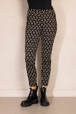 Lade das Bild in den Galerie-Viewer, Zhrill | CHIARA - Slim Fit | 117 Black
