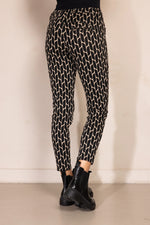 Lade das Bild in den Galerie-Viewer, Zhrill | CHIARA - Slim Fit | 117 Black
