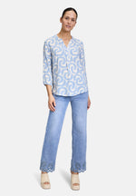 Lade das Bild in den Galerie-Viewer, Cartoon | Blusenshirt mit Muster | 1881 Cream/Blue
