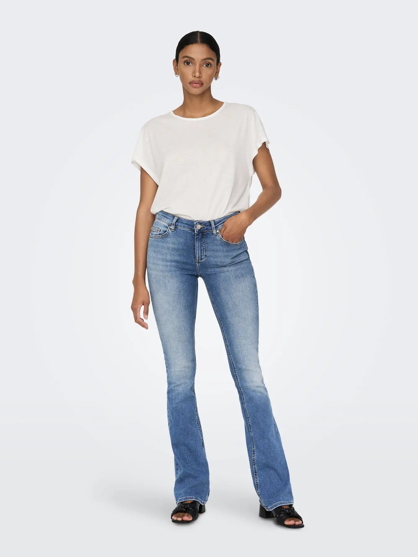 Only | BLUSH Mid-Waist Flared Jeans | 902 hellused