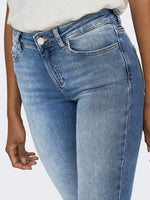 Lade das Bild in den Galerie-Viewer, Only | BLUSH Mittlere Taille Ausgestellt Jeans | 902 hellused
