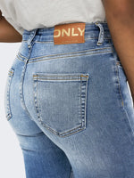 Lade das Bild in den Galerie-Viewer, Only | BLUSH Mittlere Taille Ausgestellt Jeans | 902 hellused
