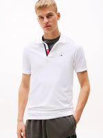Lade das Bild in den Galerie-Viewer, Tommy Jeans | Slim Fit Poloshirt aus reiner Bio-Baumwolle | YBR WHITE
