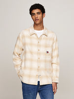 Lade das Bild in den Galerie-Viewer, Tommy Jeans | Kariertes Regular Fit Overshirt aus Flanell | AB9 Gold
