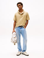 Lade das Bild in den Galerie-Viewer, Tommy Jeans | Regular Fit Poloshirt  | ACT RelicTan
