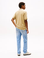 Lade das Bild in den Galerie-Viewer, Tommy Jeans | Regular Fit Poloshirt  | ACT RelicTan
