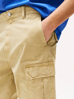 Lade das Bild in den Galerie-Viewer, Tommy Jeans | Otis Straight Leg Fit Cargo-Shorts | ACT Relic Tan
